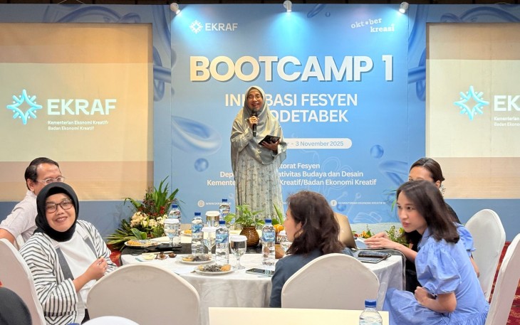 Deputi Bidang Kreativitas Budaya dan Desain, Yuke Sri Rahayu, memberi sambutan pada kegiatan Bootcamp 1 Inkubasi Fesyen wilayah Jabodetabek, Bogor, Sabtu (1/11/2025)