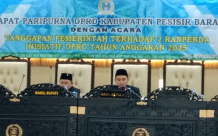 DPRD Pesisir Barat Gelar Rapat Paripurna dengan acara Tanggapan Pemerintah Terhadap 2 Ranperda Inisiatif DPRD
