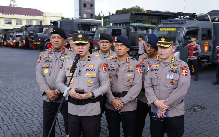 Karo Penmas Divisi Humas Polri, Brigjen Pol Trunoyudo Wisnu Andiko Dalam pengecekan kesiapan pasukan di Mako Korps Brimob Kelapa Dua, Depok 