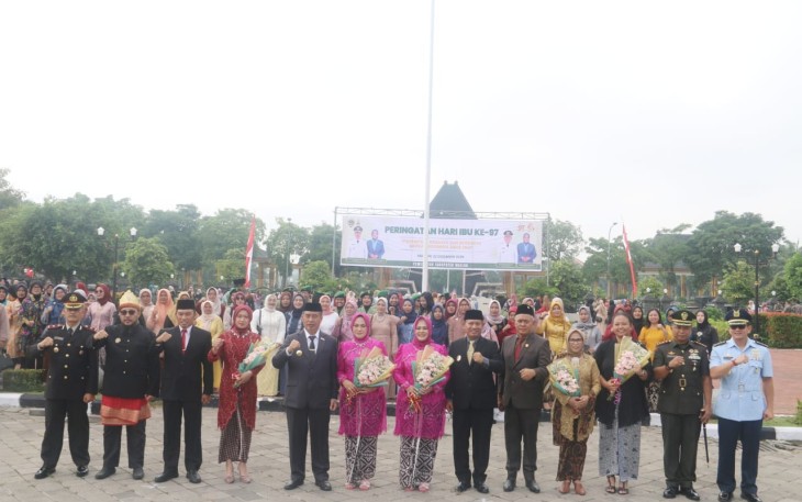 Dandim Madiun Hadiri Upacara Peringatan Hari Ibu ke-79 di Pendopo Ronggo Djoemeno