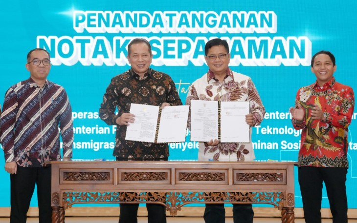 Wakil Menteri Transmigrasi Viva Yoga Mauladi selepas Penandatanganan Nota Kesepahaman dengan Kementerian Koperasi (Kemenkop), Jakarta (23/12/2025)