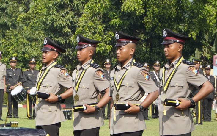 Suasana khidmat menyelimuti Lapangan Tribrata Sekolah Polisi Negara (SPN) Polda Jawa Timur, pada Rabu pagi (24/12/2025) 