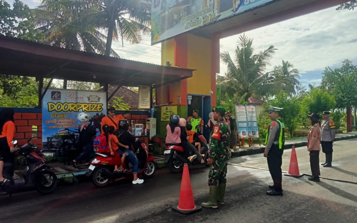 Pengamanan Nataru objek wisata Pantai Teleng Ria 