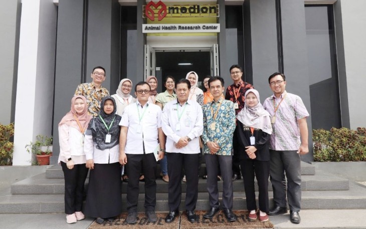 Inspektur Badan Mutu KKP foto bersama dengan jajaran PT Nugen Bioscience Indonesia 
