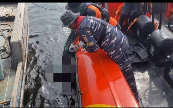 TNI AL Berhasil Evakuasi Korban Kecelakaan Kapal Nelayan Dengan Kapal Tongkang di Perairan Jambi 