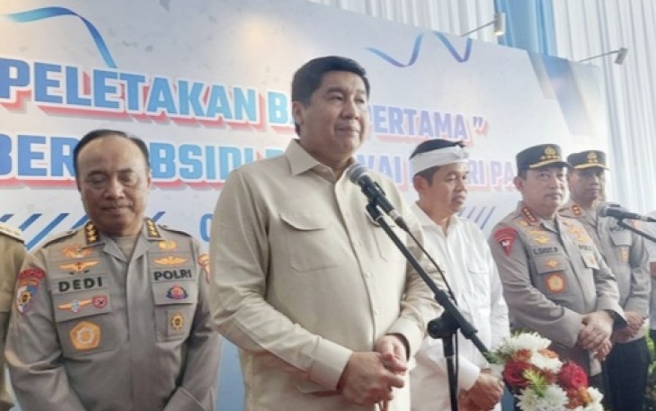 Menteri PKP Maruarar Sirait memberikan keterangan pers usai groundbreaking perumahan Polri di Karawang, Selasa (4/3)