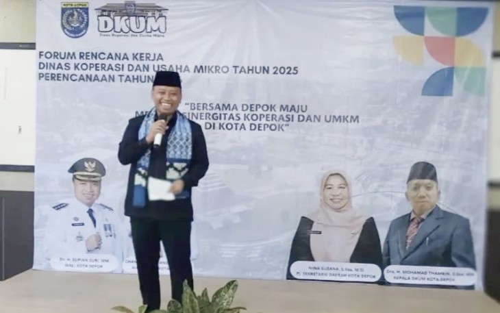 Wali Kota Depok Supian Suri memberikan arahan pada Renja DKUM Kota Depok tahun 2025 perencanaan tahun 2026, yang digelar di Balatkop, Kecamatan Sukmajaya, Kamis (06/03/25).