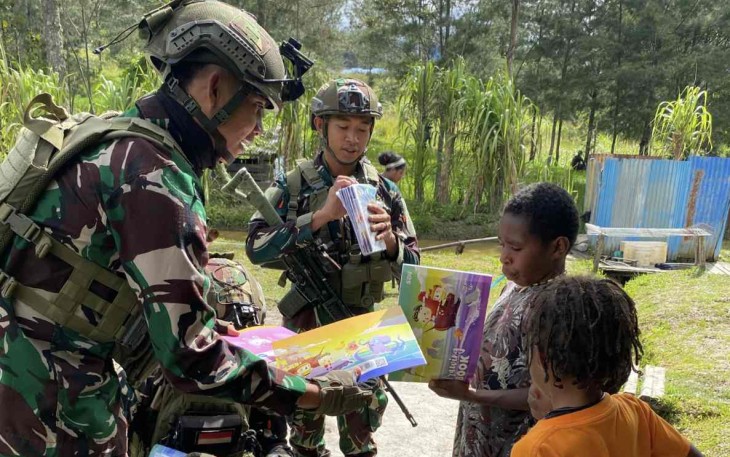 Buku gambar satgas TNI