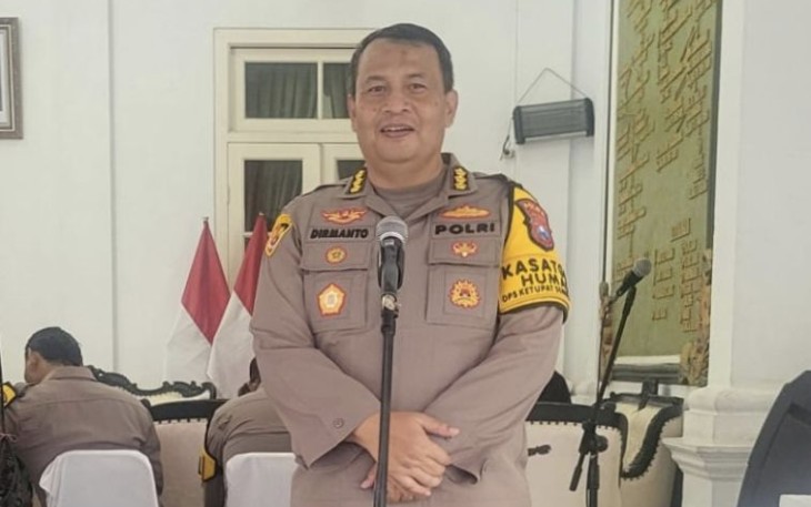 Kabid Humas Polda Jatim Kombes Dirmanto saat memberikan keterangan pers 