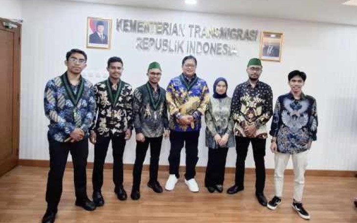 Wamentrans Viva Yoga bersama pengurus HMI Jakarta Raya 