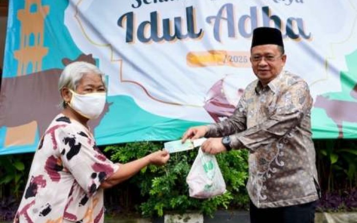 Berbagi daging qurban di Jakarta, Jum'at (6/6)