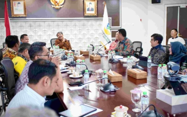 Mensos Saifullah Yusuf saat menerima kepala daerah di Jakarta 