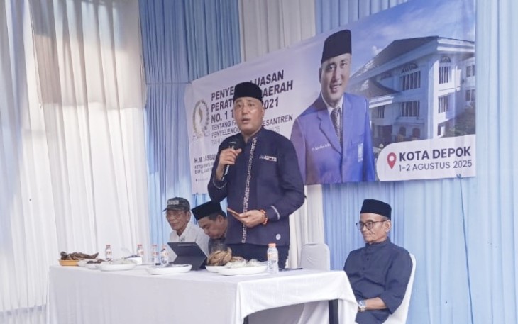 Hasbullah Rahmad anggota DPRD Provinsi Jabar fraksi PAN saat memberikan sosialisasi di Sukamaju Depok, Jum'at (1/8)