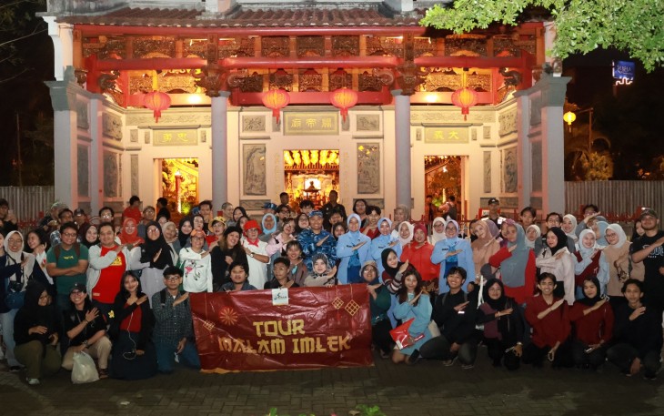 Komandan Lanud Husein Sastranegara, Kolonel Pnb Alfian, S.E., M.Han., beserta  staf Lanud Husein Sastranegara, menyampaikan ucapan selamat Tahun Baru Imlek kepada masyarakat Tionghoa yang melaksanakan ibadah di Vihara Satya Budhi dan Vihara Buddha Gaya dan Vihara Tanda Bhakti, Jalan Klenteng, Kota Bandung, Selasa (28/1/2025)