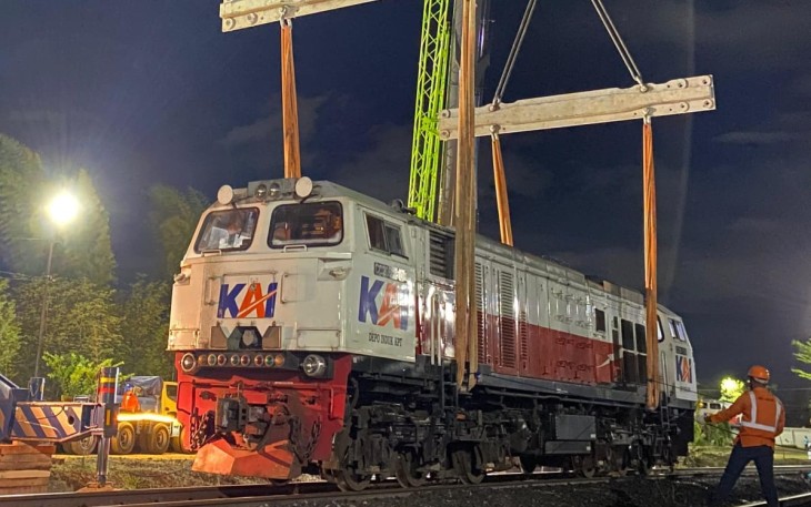 KAI Logistik Kirim 7 Lokomotif ke Jawa