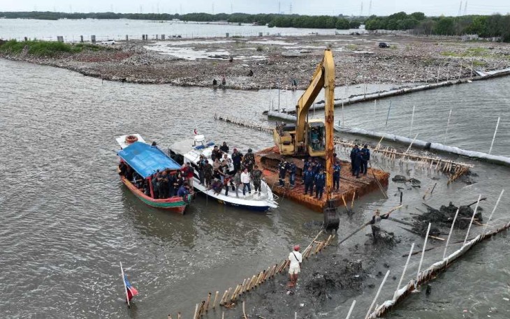 KKP saat Bongkar Pagar Laut Tanpa Izin di Bekasi