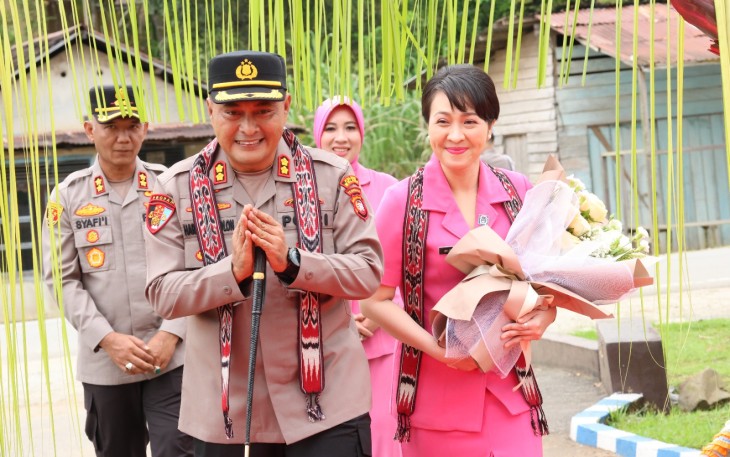 Kapolres Melawi AKBP Harris Batara Simbolon, S.I.K., S.H., M.Tr.K., Opsla bersama Ketua Bhayangkari Cabang Melawi Ny Erin Harris Batara