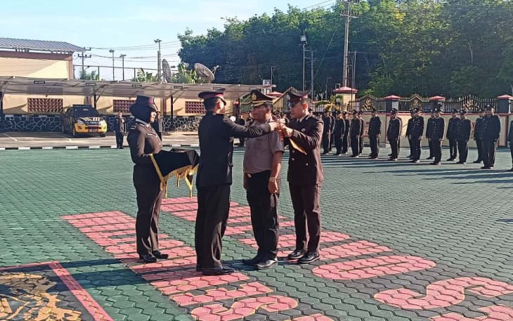 Kapolres Oku Timur saat pimpin Pelantikan Kenaikan Pangkat Pengabdian Personel