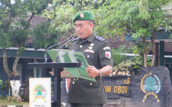 Kasdim 0801/Pacitan saat Bacakan Amanat Panglima Besar Jenderal Soedirman dan Amanat Kasad