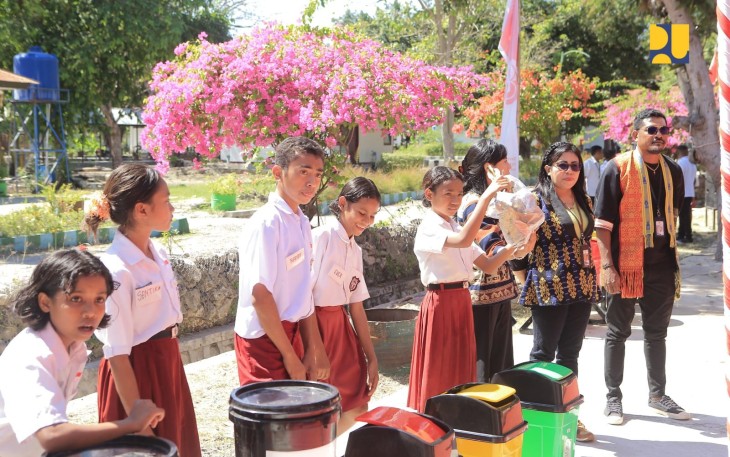 Gerakan Perilaku Hidup Bersih dan Sehat (PHBS) di seluruh Sekolah Rakyat (SR) yang dibangun Kementerian PU