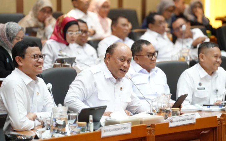 Kepala BGN, Dadan Hindayana dalam Rapat Dengar Pendapat (RDP) bersama Badan Pengawas Obat dan Makanan (BPOM) dengan Komisi IX DPR RI, di Jakarta, Senin (15/9).