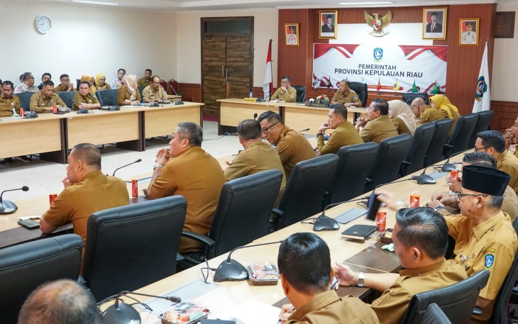 Rapat Persiapan Pelantikan Gubernur dan Wakil Gubernur Kepulauan Riau Periode 2025-2030 di Balairung Raja Ali Kelana, Gedung Daeng Celak Lt. 4, Kantor Gubernur Kepulauan Riau, Dompak, Selasa (11/02).