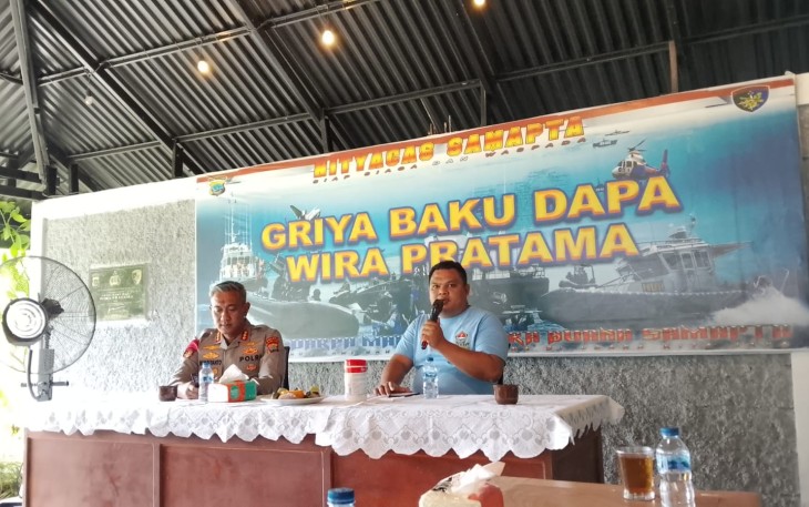 Ketua HNSI DPC Kota Bitung, Mario Mamuntu bersama Dirpolarud Polda Sulut