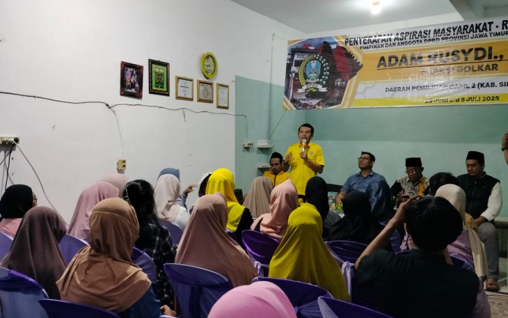 Ketua Komisi C Dewan Perwakilan Rakyat Daerah (DPRD) Jawa Timur, Adam Rusyidi saat serap aspirasi di desa larangan Sidoarjo, Kamis (3/7/2025). 