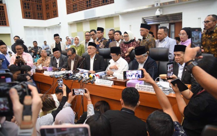 Ketua Komisi VIII DPR RI Marwan Dasopang usai Rapat Kerja Komisi VIII dengan Menteri Agama, Kepala BPH dan Kepala BPKH serta jajaranya di Gedung Nusantara II, DPR RI, Senayan, Jakarta, Senin (06/01/2024)