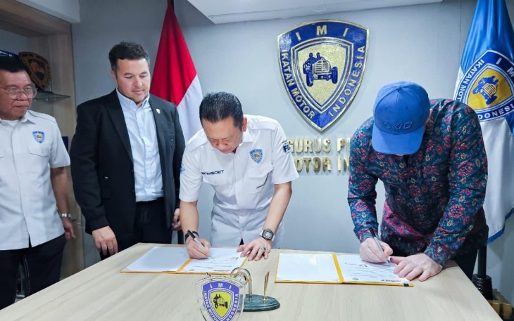 Ketum IMI Bamsoet saat Tandatangani MoU dengan Formula BRICS Group di Kantor Pusat IMI Kawasan Gelora Bung Karno, Jakarta, Selasa (19/8/25).