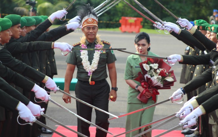  Mayjen TNI Jimmy Ramoz Manalu Menerima Tugas Sebagai Pangdam Kasuari Ke 7