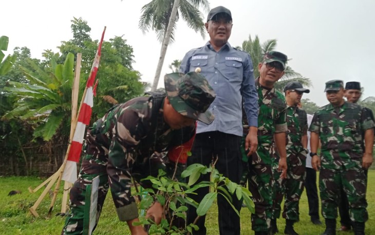 Sebanyak 200 bibit buah-buahan seperti Alpokat, mangga, dan jeruk kalamansi akan ditanam oleh Satgas TMMD ke  123 Kodim 0407/Kota Bengkulu di Desa Tengah Padang Kecamatan Talang Empat Kabupaten Bengkulu Tengah