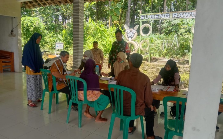 Babinsa Koramil 14/Bringin saat Laksanakan Pendampingan Posyandu Lansia