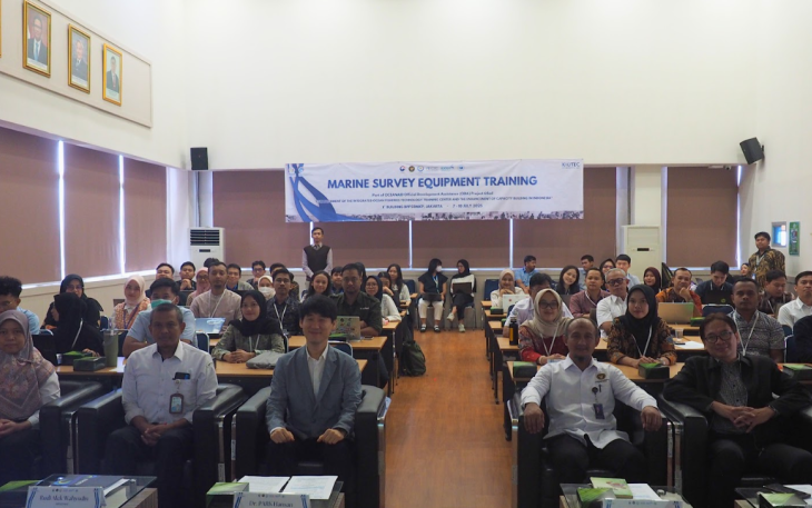 Participants and VIP during opening session