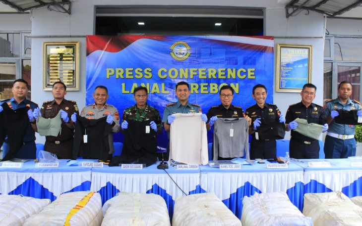 Konferensi Pers Lanal Cirebon