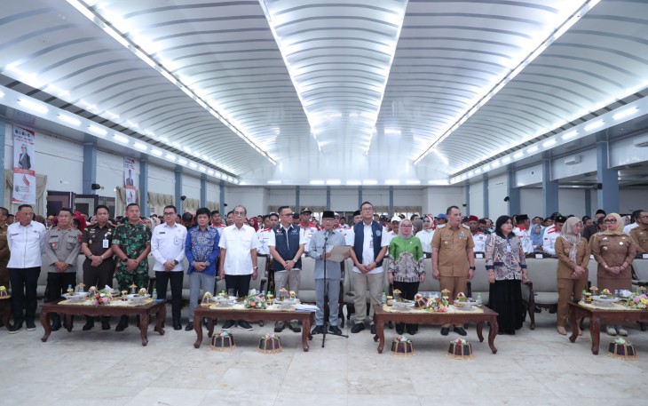 Mendes PDT Yandri Susanto bersama Wakil Menteri Koperasi Farida Farichah saat mendeklarasikan Desa Bersih dari Narkoba (Bersinar) Provinsi Sulawesi Selatan. 