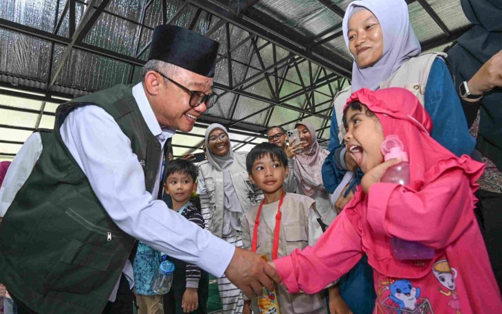 Mendikdasmen, Abdul Mu’ti, saat berkunjung ke Sekolah Alam Indonesia Pekanbaru, Jumat (19/9).