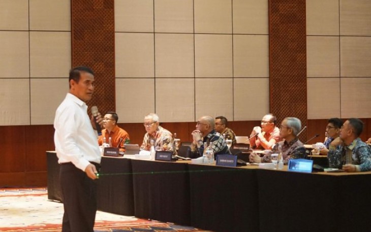 Mentan Andi Amran Sulaiman mengajak para calon Kepala Perwakilan Indonesia untuk mendorong ekspor dan menarik investasi asing guna memperkuat industri pertanian nasional.