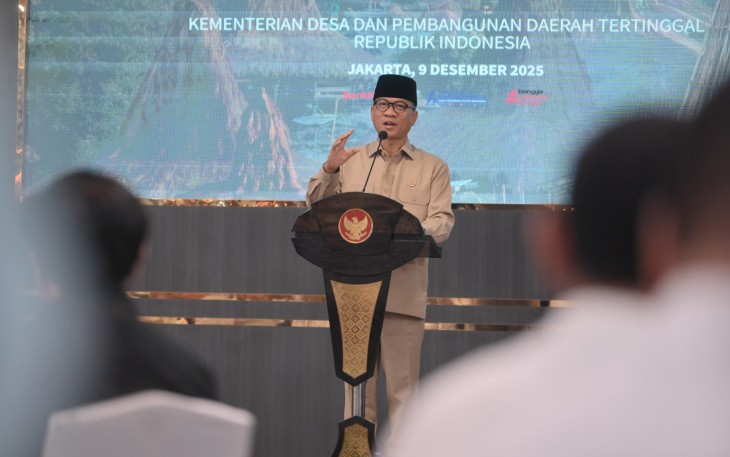 Mendes PDT Yandri Susanto saat memberi arahan dalam Deklarasi Pencanangan Zona Integritas, di Oproom Kemendes PDT, Kalibata, Jakarta Selatan, Selasa (9/12/2025).