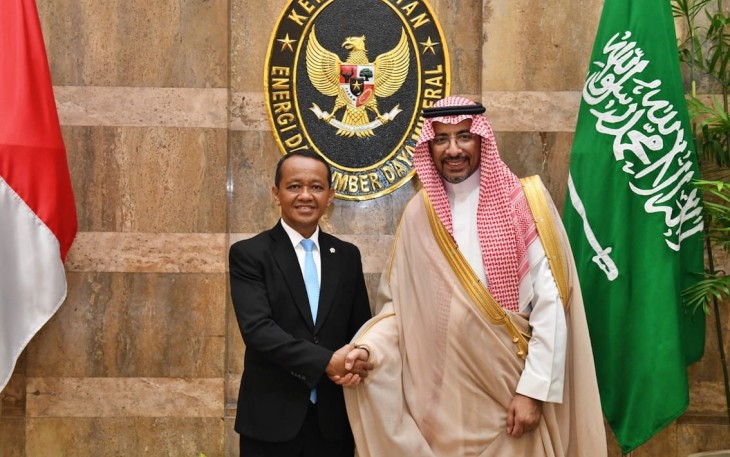 Menteri Energi dan Sumber Daya Mineral Republik Indonesia, Bahlil Lahadalia, dan Menteri Industri dan Sumber Daya Mineral Arab Saudi, Bandar bin Ibrahim Al-Khorayef