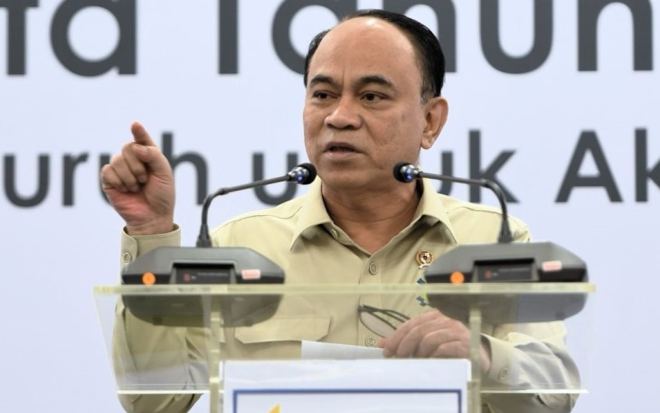Menteri Koperasi (Menkop) Budi Arie Setiadi saat membuka Rapat Anggota Tahunan (RAT) Koperasi Astra di Jakarta, Selasa (29/04).