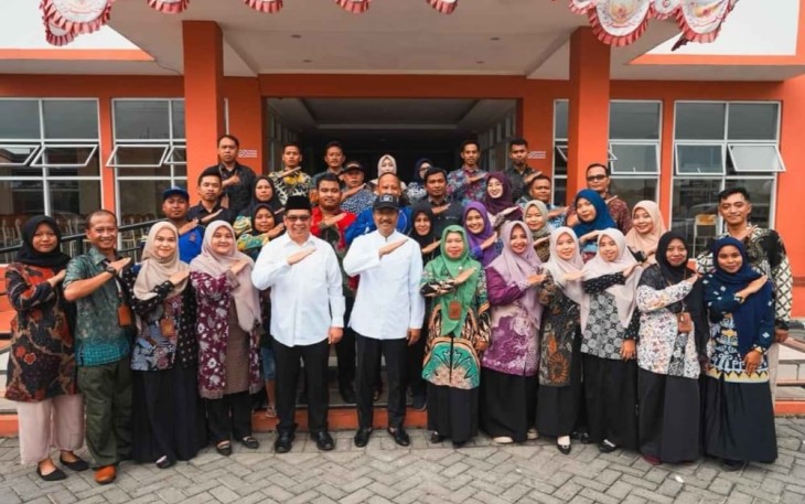 Menteri Sosial Saifullah Yusuf atau Gus Ipul saat mengunjungi Sekolah Rakyat di Jawa Timur, Minggu (14/12/2025).