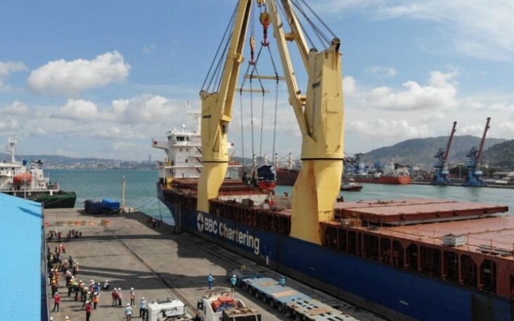 PTP Nonpetikemas Cabang Panjang Melayani Bongkar Lokomotif Impor dari Amerika Serikat