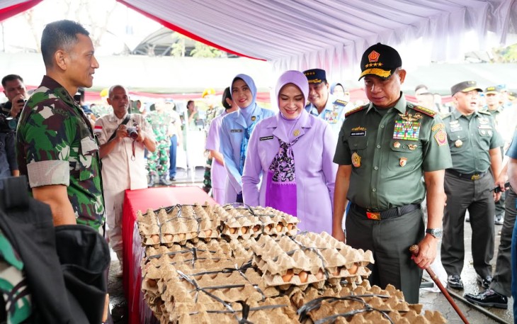 Panglima TNI mengapresiasi antusiasme prajurit dan PNS TNI yang berpartisipasi dalam bazar.