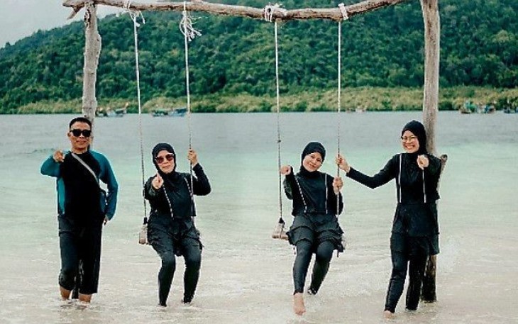 Menikmati Keindahan Alam Laut Pantai Pahawang