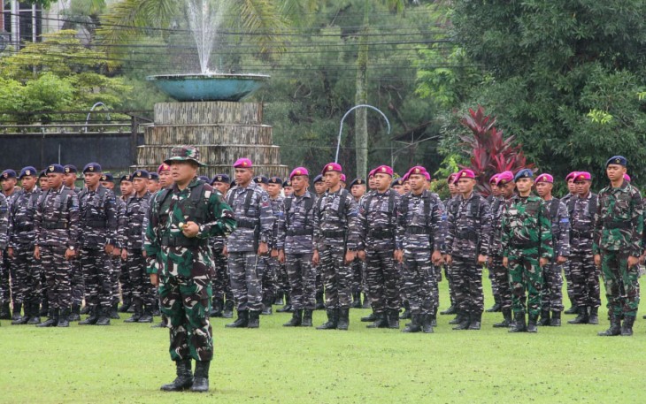 Dandim 1310/Bitung, Letkol Inf Dewa Made DJ saat menjadi pemimpin upacara pada apel gelar pasukan