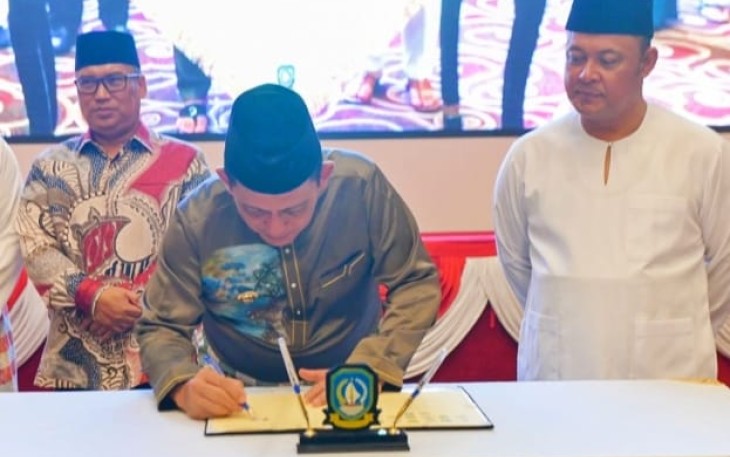 Penandatanganan Perjanjian Kerja Sama tentang Bantuan Biaya Pendidikan Dokter Spesialis-Subspesialis yang digelar di Aula Wan Seri Beni, Tanjungpinang, Jumat (129).