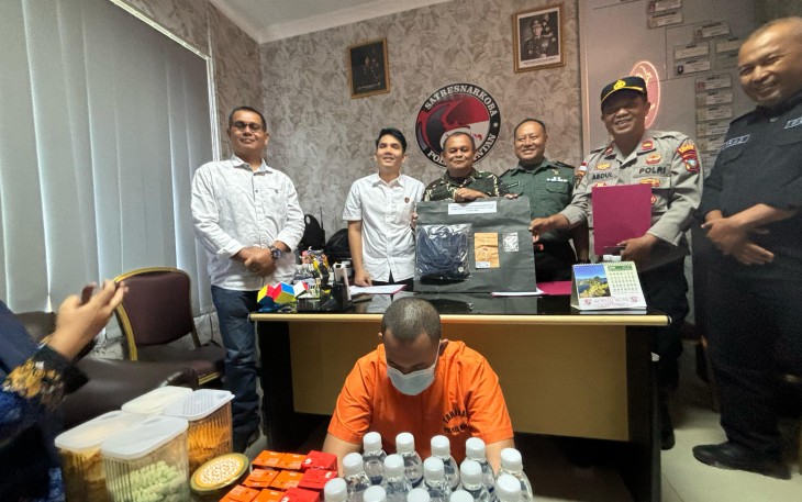 Konferensi Pers terkait tindak pidana narkotika yang terjadi di Kecamatan Tambelan pada akhir bulan Maret lalu, kegiatan konferensi Pers tesebut dilaksanakan di Mapolres Bintan pada Kamis (17/4/2025).