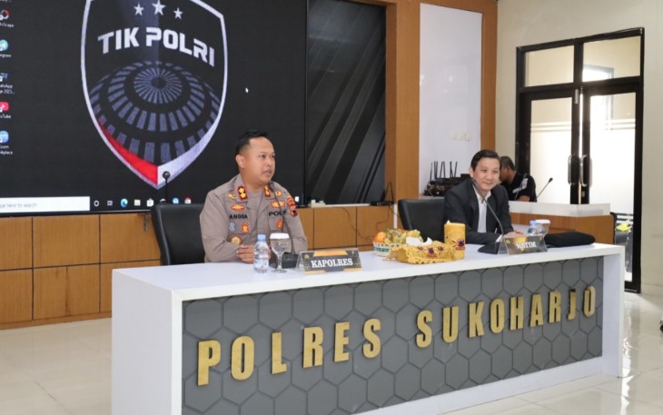 Polres Sukoharjo menggelar pelatihan pemanfaatan kecerdasan buatan (AI) untuk meningkatkan kinerja di bidang intelijen dan kehumasan.