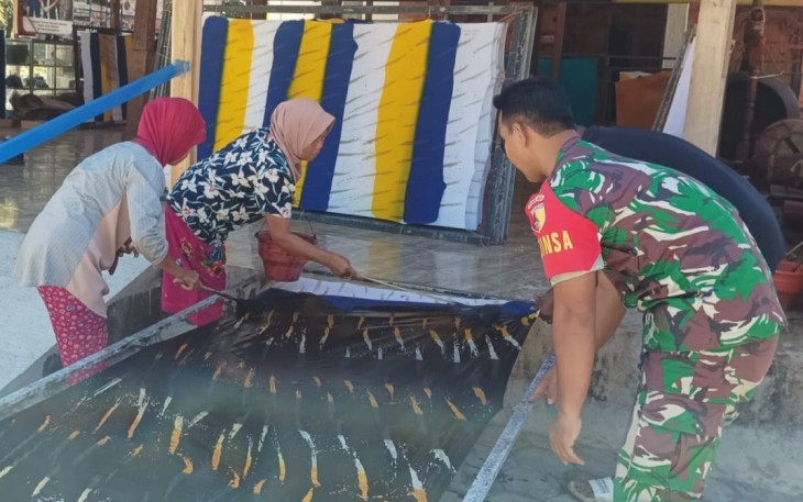 Babinsa Karangpatihan, Sertu Aris Mulyono saat di Desa Karangpatihan, Balong, Ponorogo, Rabu (9/7/2025).